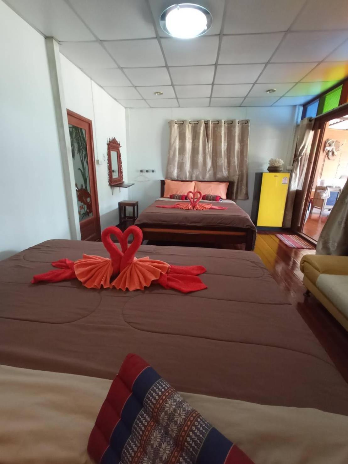 Baan Ing Suan Hotell Amphawa Rum bild
